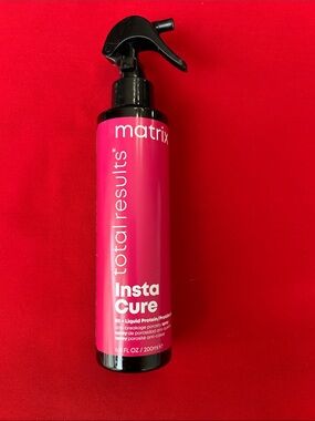 Matix Total Results Insta Cure Leave-In Spray - Bright Pink with Black Nozzle